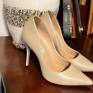 5.5 Saks Fifth Avenue Nude Pumps